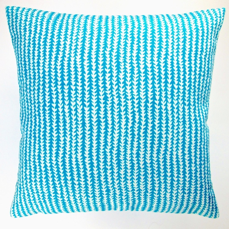 Artisan Pillows Indoor/ Outdoor 18-inch Blue Arrow Stripe Modern Geometric Caribbean Beach Throw Pillow (Set of 2)
