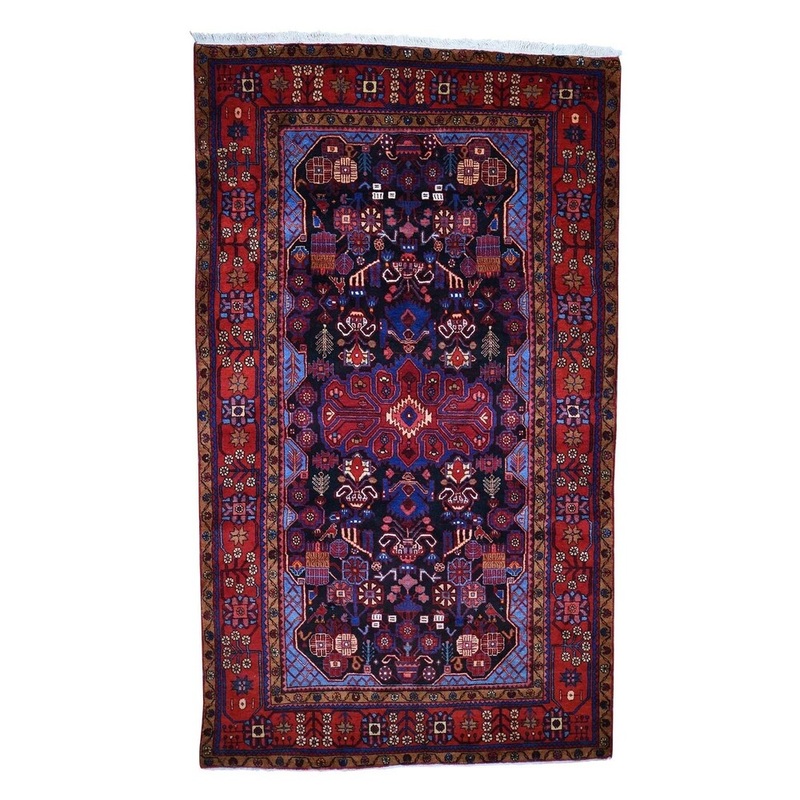 Shahbanu Rugs Persian Nahavand Hand-Knotted Wide Gallery Oriental Rug (5'7" x 9'6") - 5'7" x 9'6"