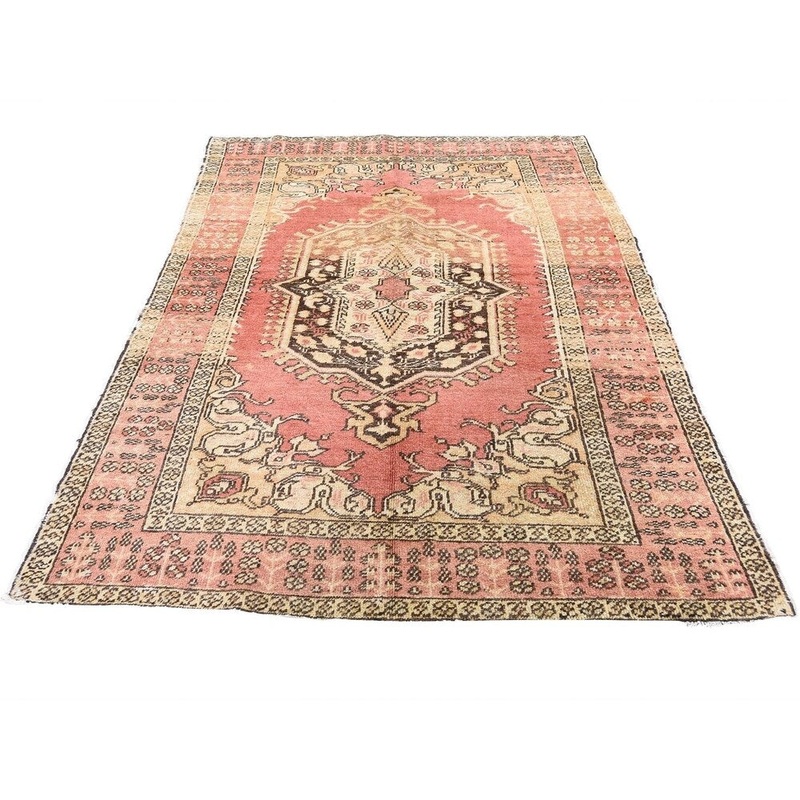 Shahbanu Rugs Salmon Vintage Turkish Shiraz Even Wear Pure Wool Hand-Knotted Rug (4'5" x 6'2") - 4'5" x 6'2"